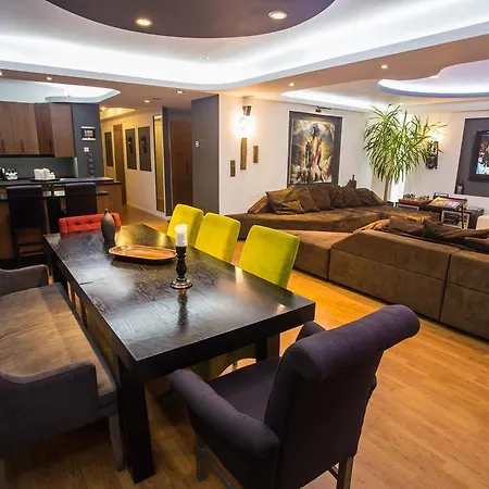Penthouse In The Heart Of The City Bucareste